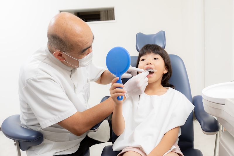 すきっ歯の治療は原因によって異なるため、正確な診断が欠かせません